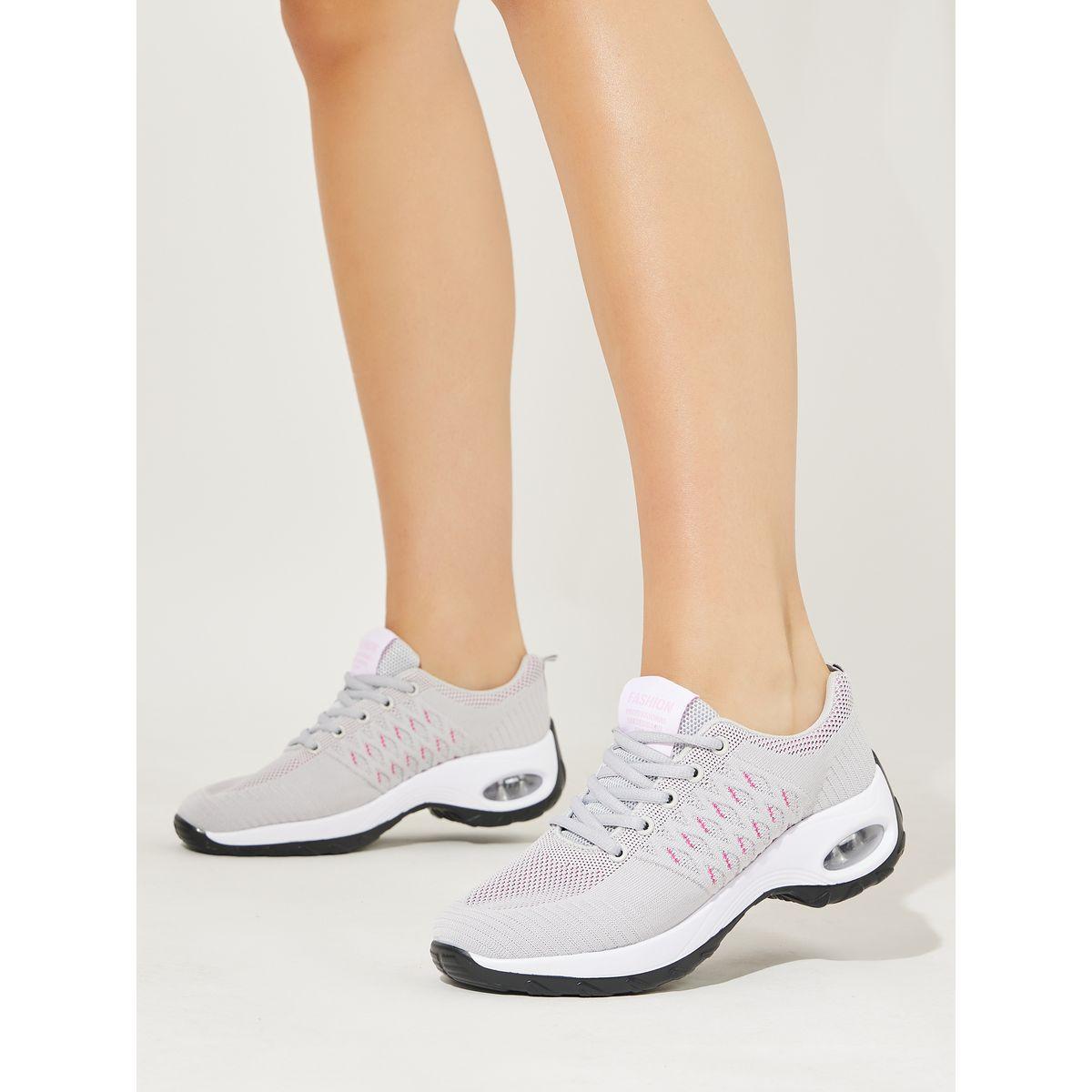 حذاء سنيكرز بتفاصيل بارزة الملمس-women-shoes-sneakers-image-1