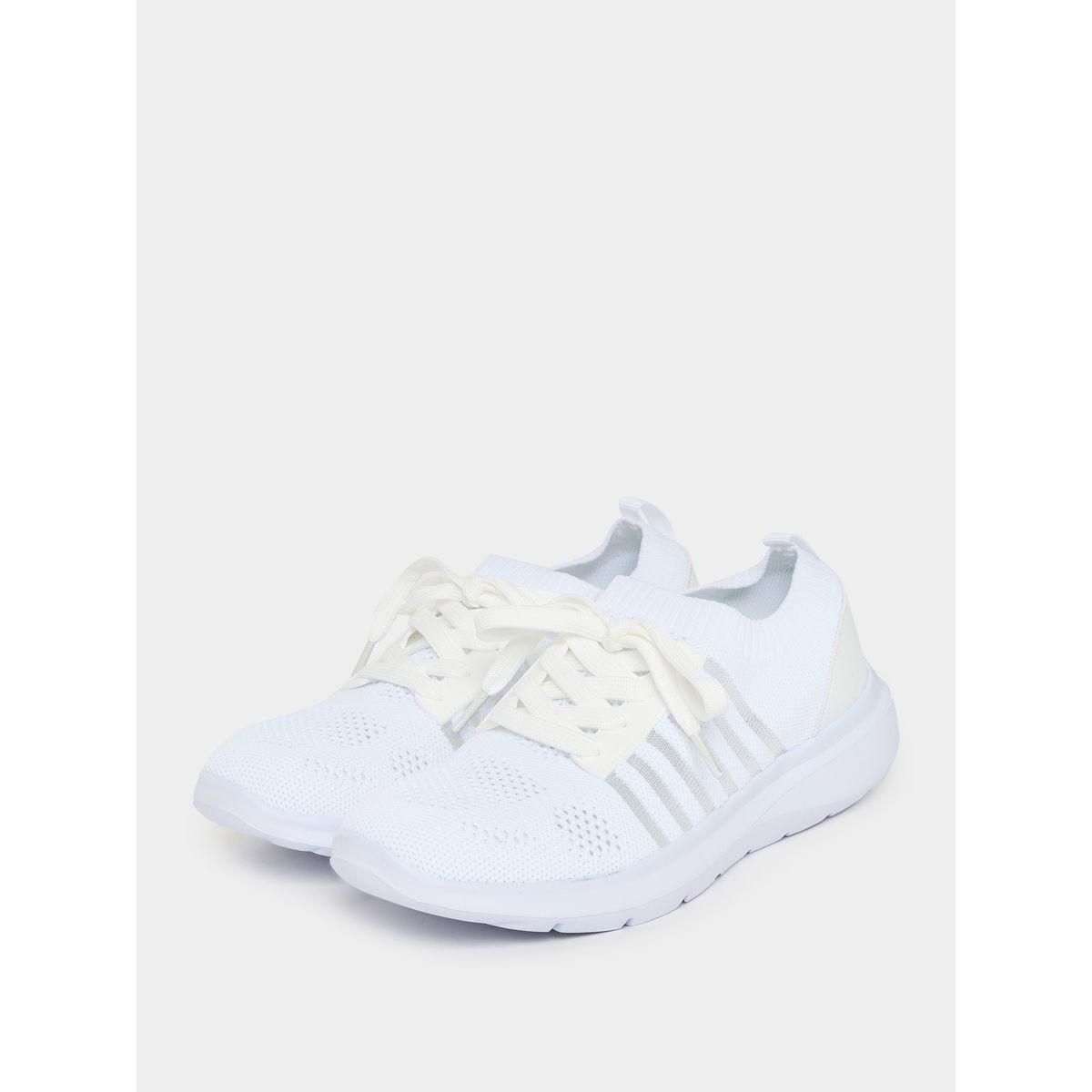 حذاء بتفاصيل شبكية ورباط غلق-sports-women-shoes-image-2