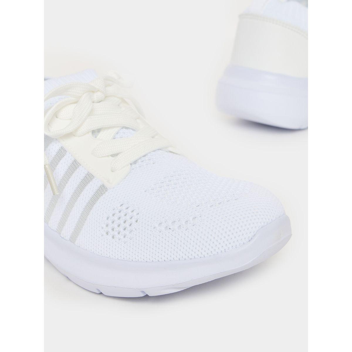حذاء بتفاصيل شبكية ورباط غلق-sports-women-shoes-image-3