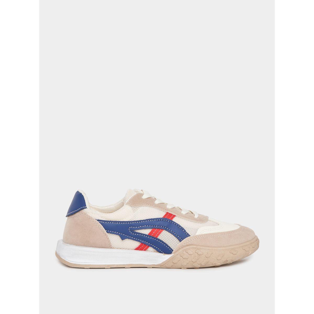 حذاء سنيكرز بتفاصيل مُتباينة ورباط غلق-women-shoes-sneakers-image-1