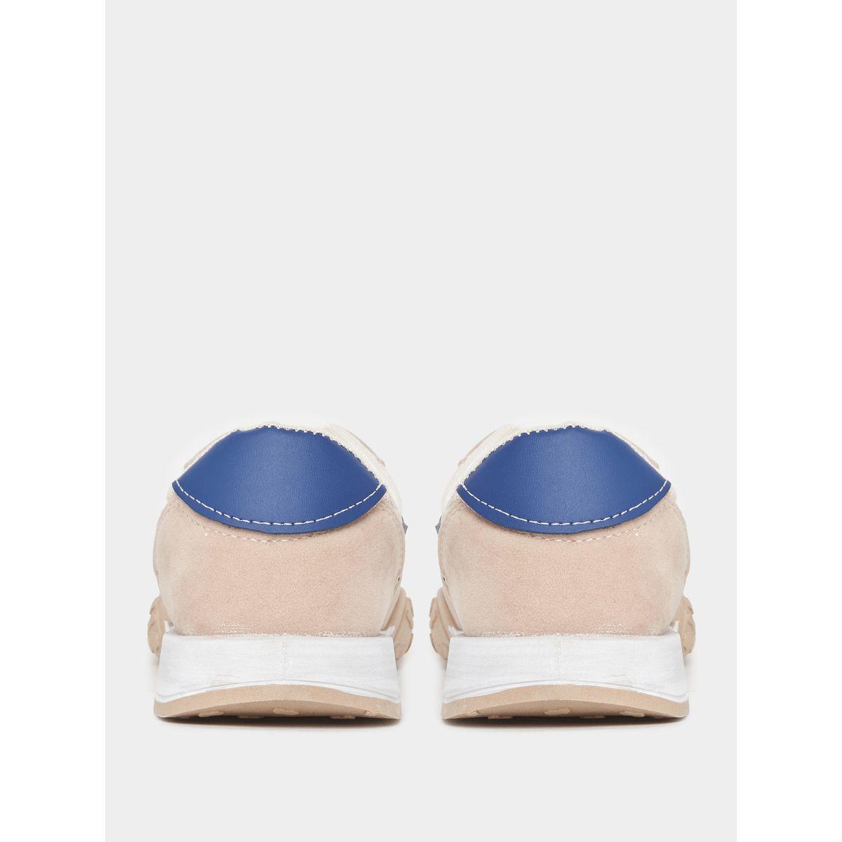 حذاء سنيكرز بتفاصيل مُتباينة ورباط غلق-women-shoes-sneakers-image-4
