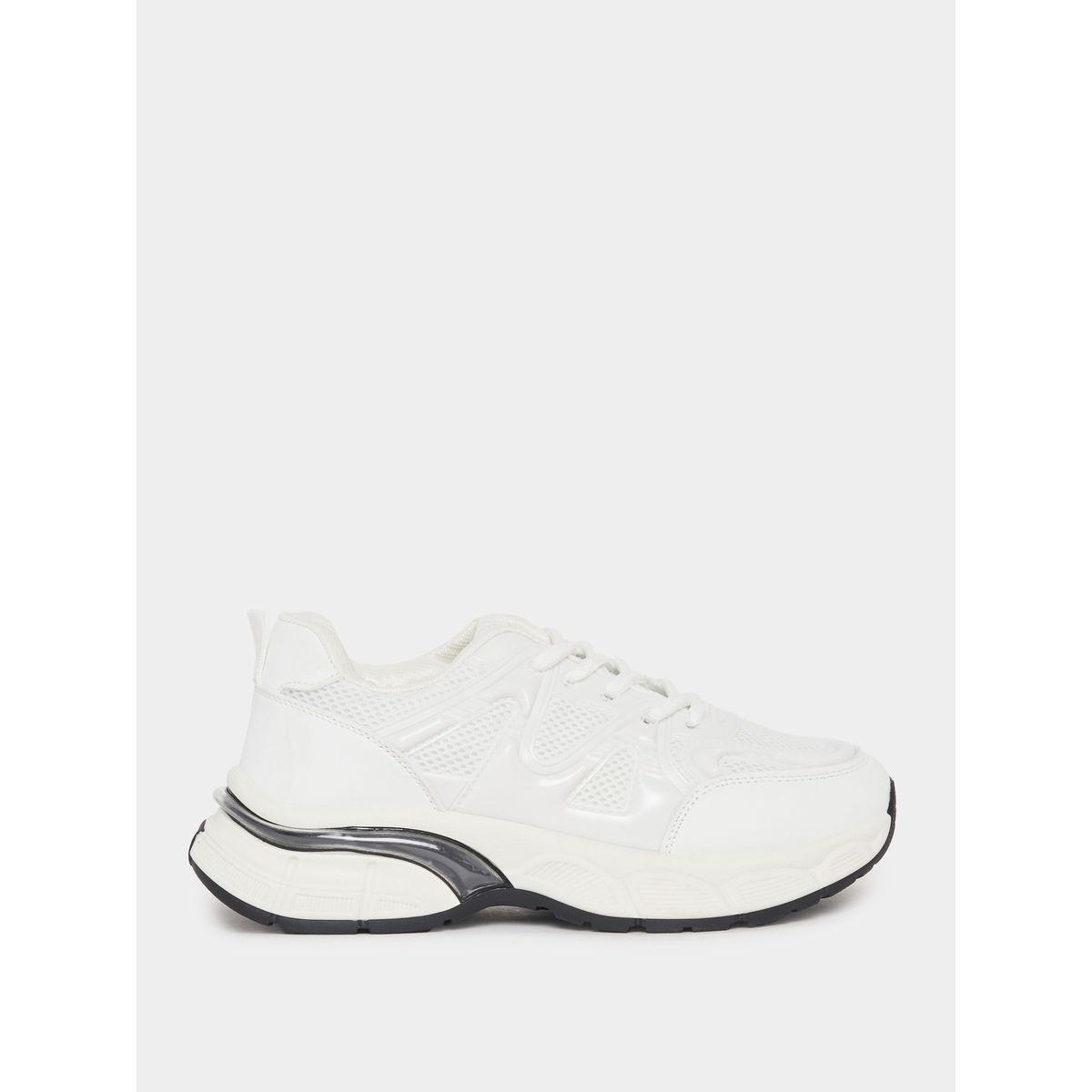 حذاء سنيكرز مزين بحلية وتفاصيل مُتباينة-women-shoes-sneakers-image-2