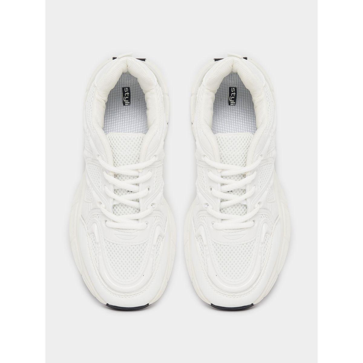 حذاء سنيكرز مزين بحلية وتفاصيل مُتباينة-women-shoes-sneakers-image-6