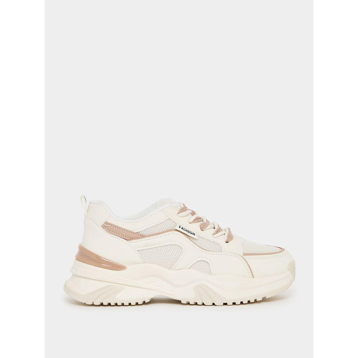 حذاء سنيكرز مزين بحلية مع رباط غلق-women-shoes-sneakers-image-1