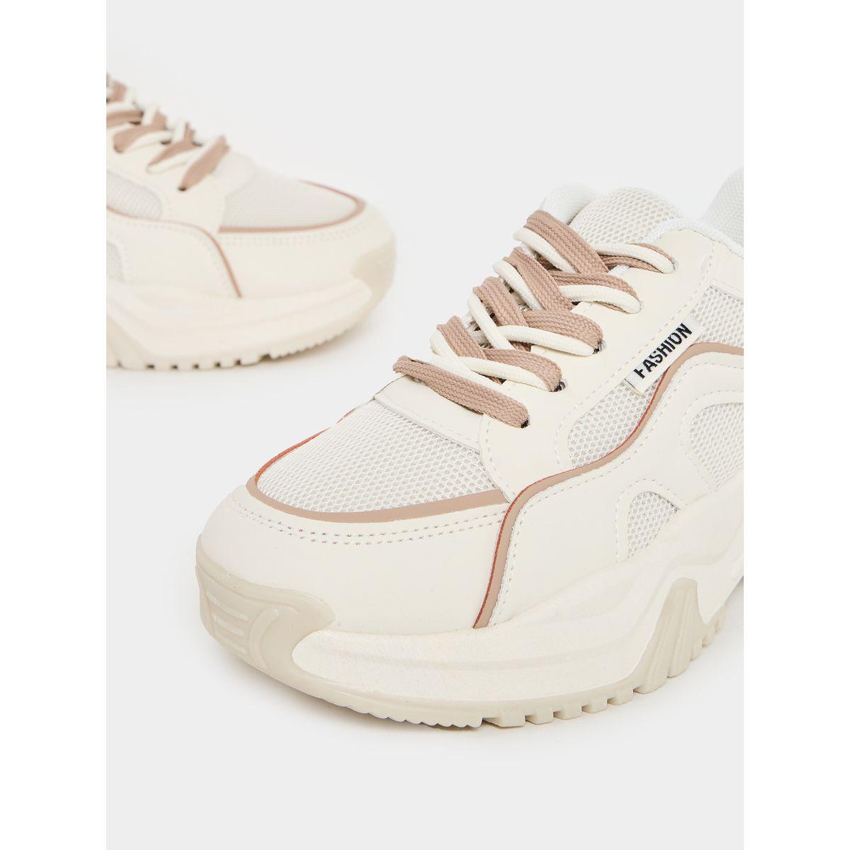 حذاء سنيكرز مزين بحلية مع رباط غلق-women-shoes-sneakers-image-3