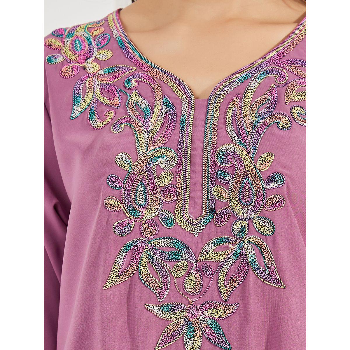 جلابية بتفاصيل مُطرّزة مع حافة واسعة ماكسيم كرييشن × ستايلي-women-arabicclothing-jalabiyas-image-4