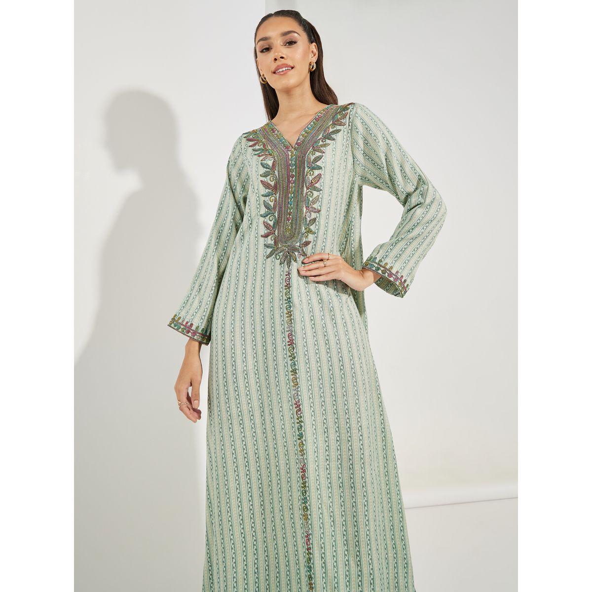 جلابية بتفاصيل مُطرّزة مع حافة واسعة ماكسيم كرييشن × ستايلي-women-arabicclothing-jalabiyas-image-2