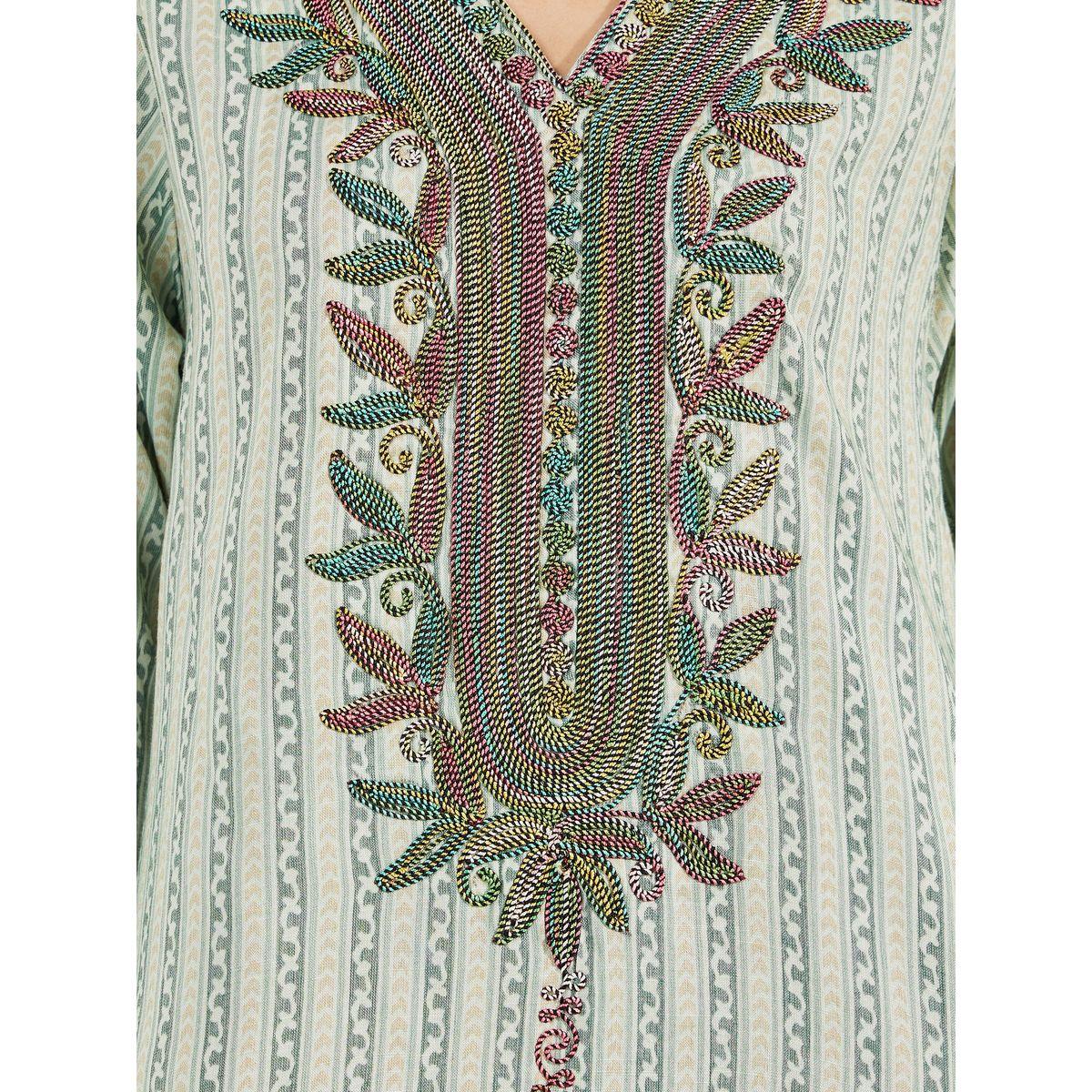 جلابية بتفاصيل مُطرّزة مع حافة واسعة ماكسيم كرييشن × ستايلي-women-arabicclothing-jalabiyas-image-3