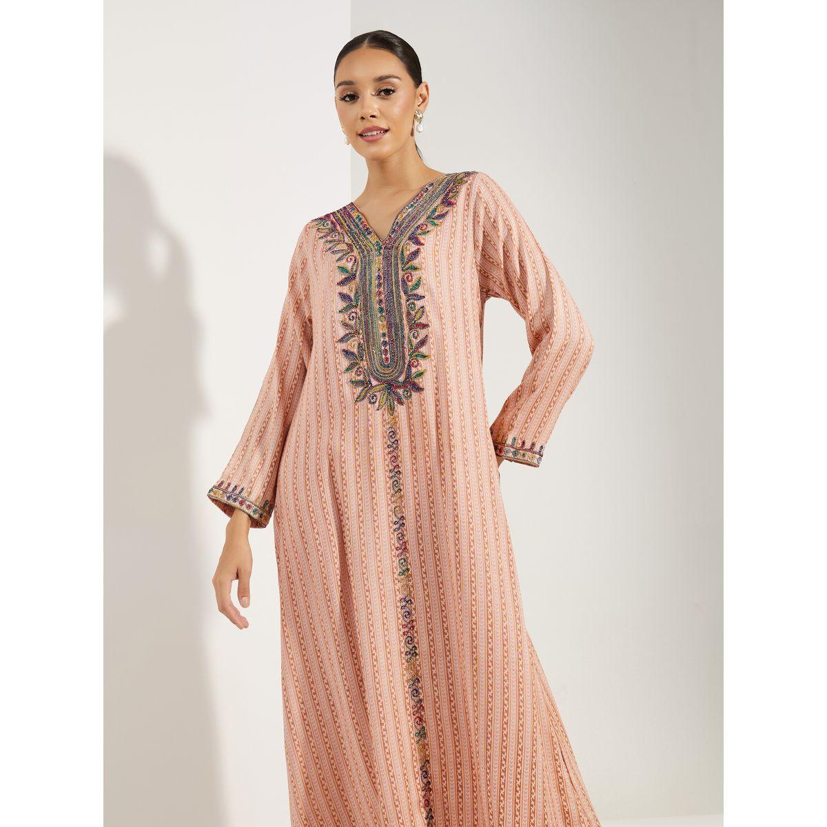 جلابية بتفاصيل مُطرّزة مع حافة واسعة ماكسيم كرييشن × ستايلي-women-arabicclothing-jalabiyas-image-2