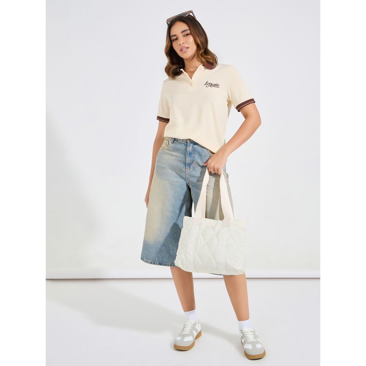 تيشيرت بياقة بولو وتفاصيل مُطرّزة مع قصة عادية-women-clothing-tshirts-image-2