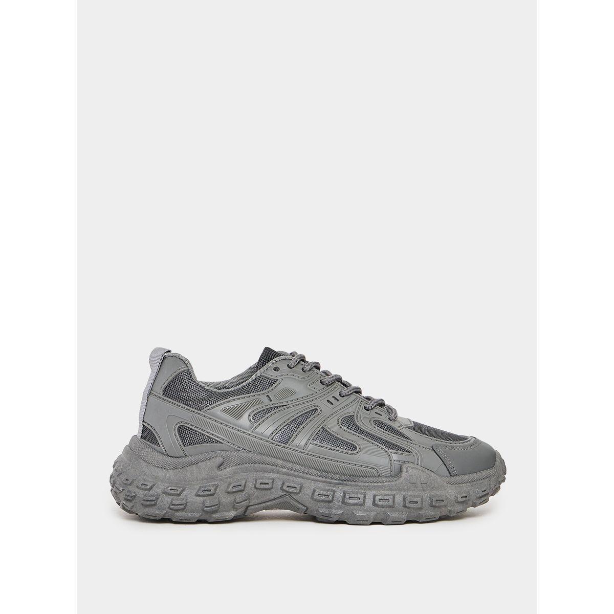 حذاء سنيكرز بتفاصيل بارزة الملمس ورباط غلق-men-shoes-sneakers-image-1