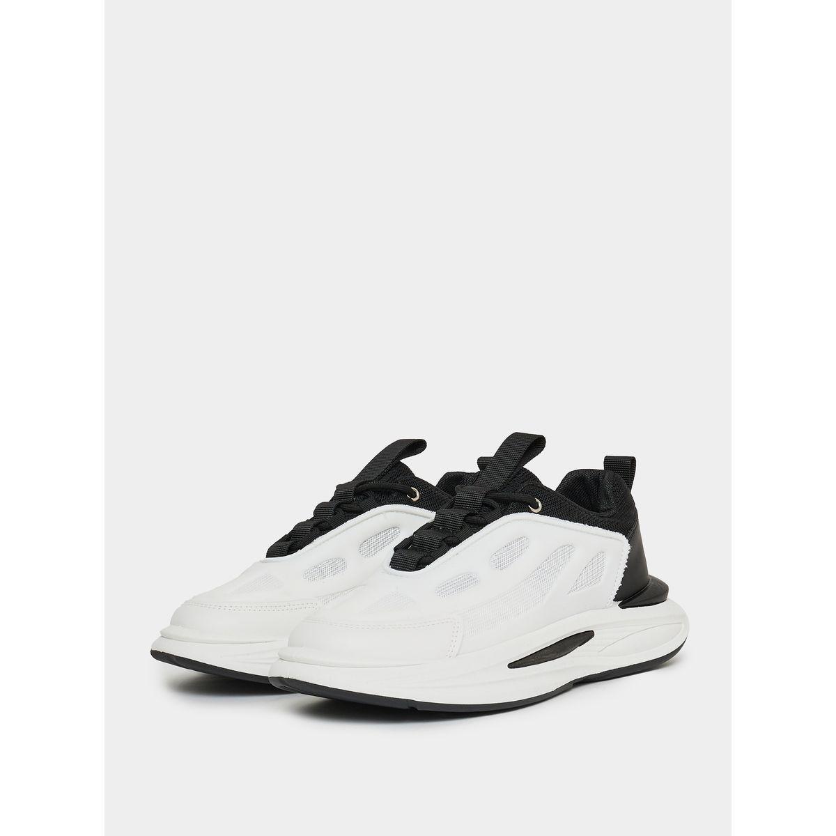 حذاء بتفاصيل بارزة الملمس مع رباط غلق-men-shoes-sneakers-image-1