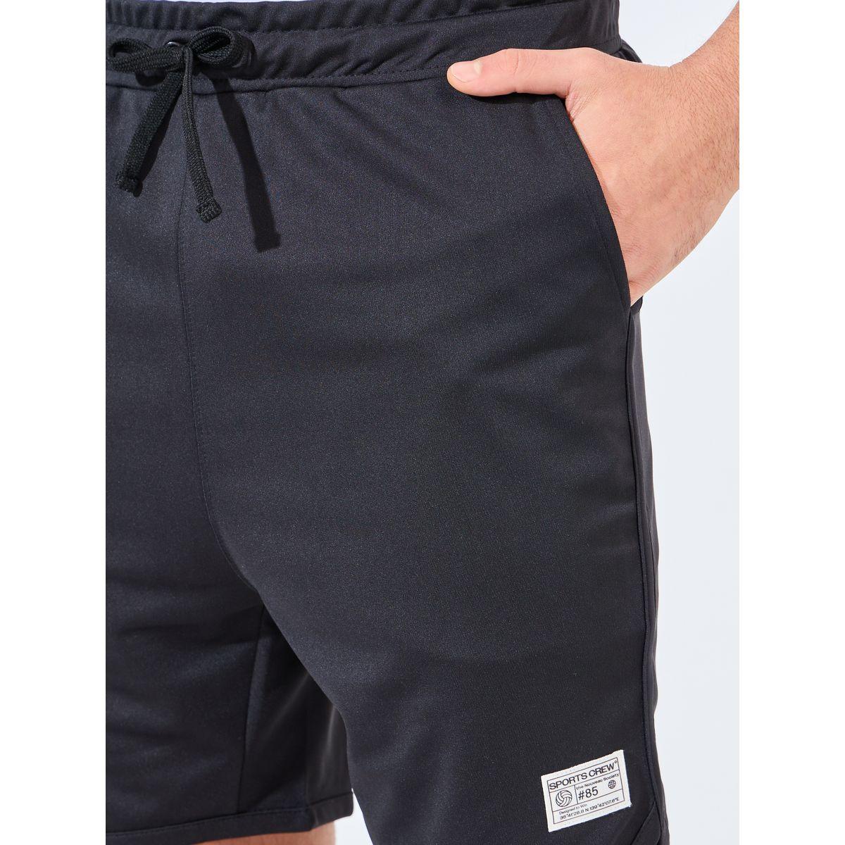 شورت ركوب الدراجات مزين بشارة-men-clothing-sportswearandactivewear-bottoms-image-3