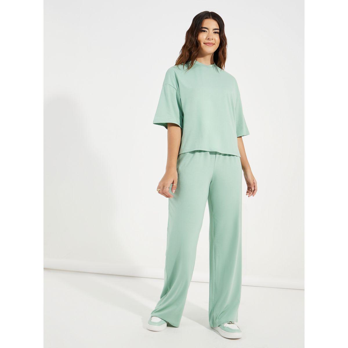 طقم منسق من بنطال بارجل مستقيمة مع تيشيرت بوكسي-women-clothing-coordsets-image-1