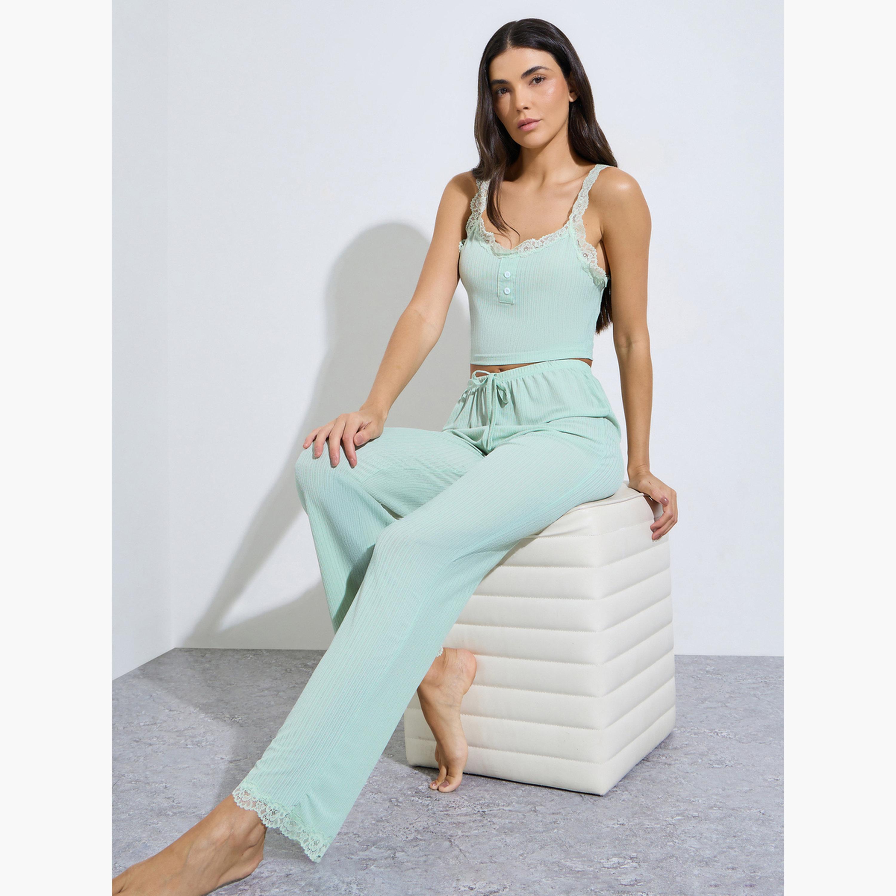طقم بيجاما من بنطال وبلوزة بحمالات وتفاصيل دانتيل-women-clothing-nightwear-pyjamas-longsets-image-2