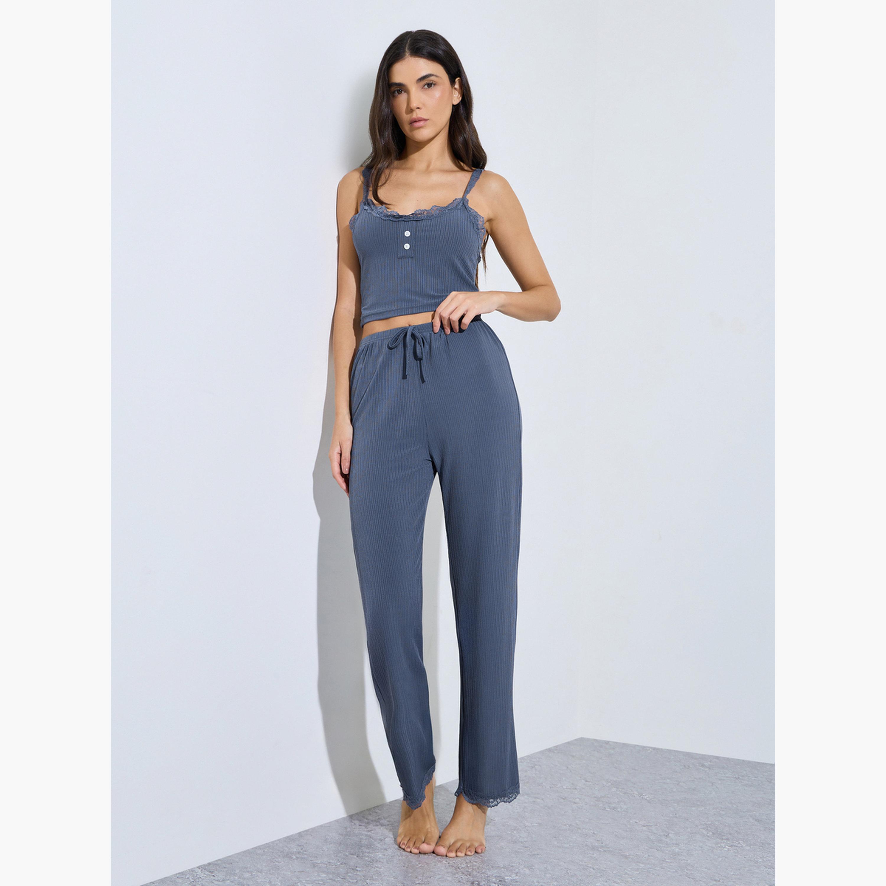 طقم بيجاما من بنطال وبلوزة بحمالات وتفاصيل دانتيل-women-clothing-nightwear-pyjamas-longsets-image-1