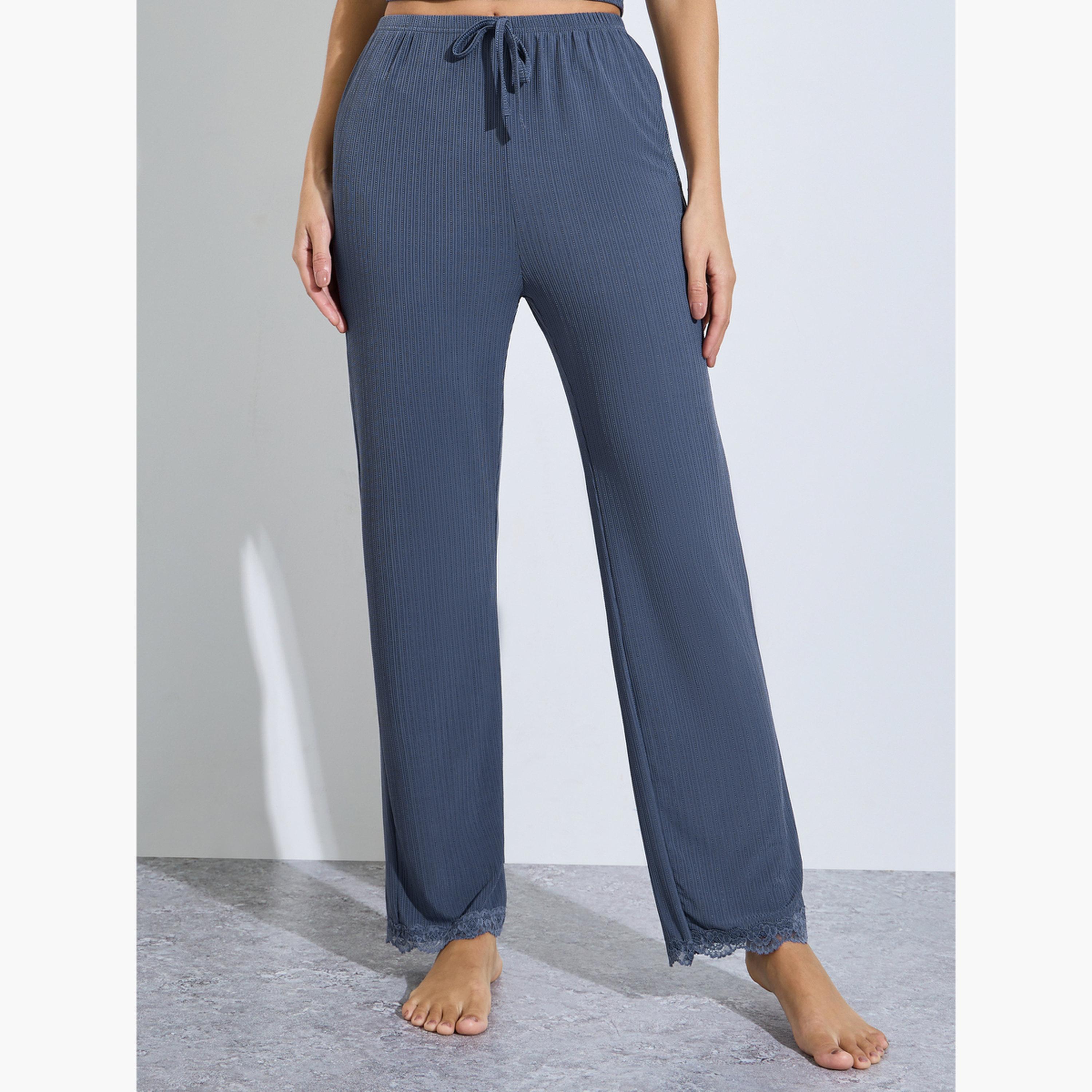 طقم بيجاما من بنطال وبلوزة بحمالات وتفاصيل دانتيل-women-clothing-nightwear-pyjamas-longsets-image-4