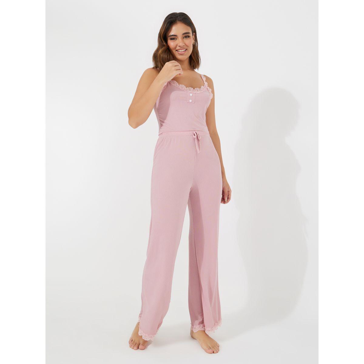 طقم من بنطال بيجاما مع بلوزة كامي بتفاصيل دانتيل-women-clothing-nightwear-pyjamas-longsets-image-1