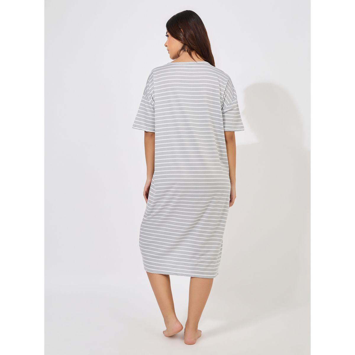 قميص نوم مخطط ومزين بشارة على شكل فراولة-women-clothing-nightwear-nighties-image-4