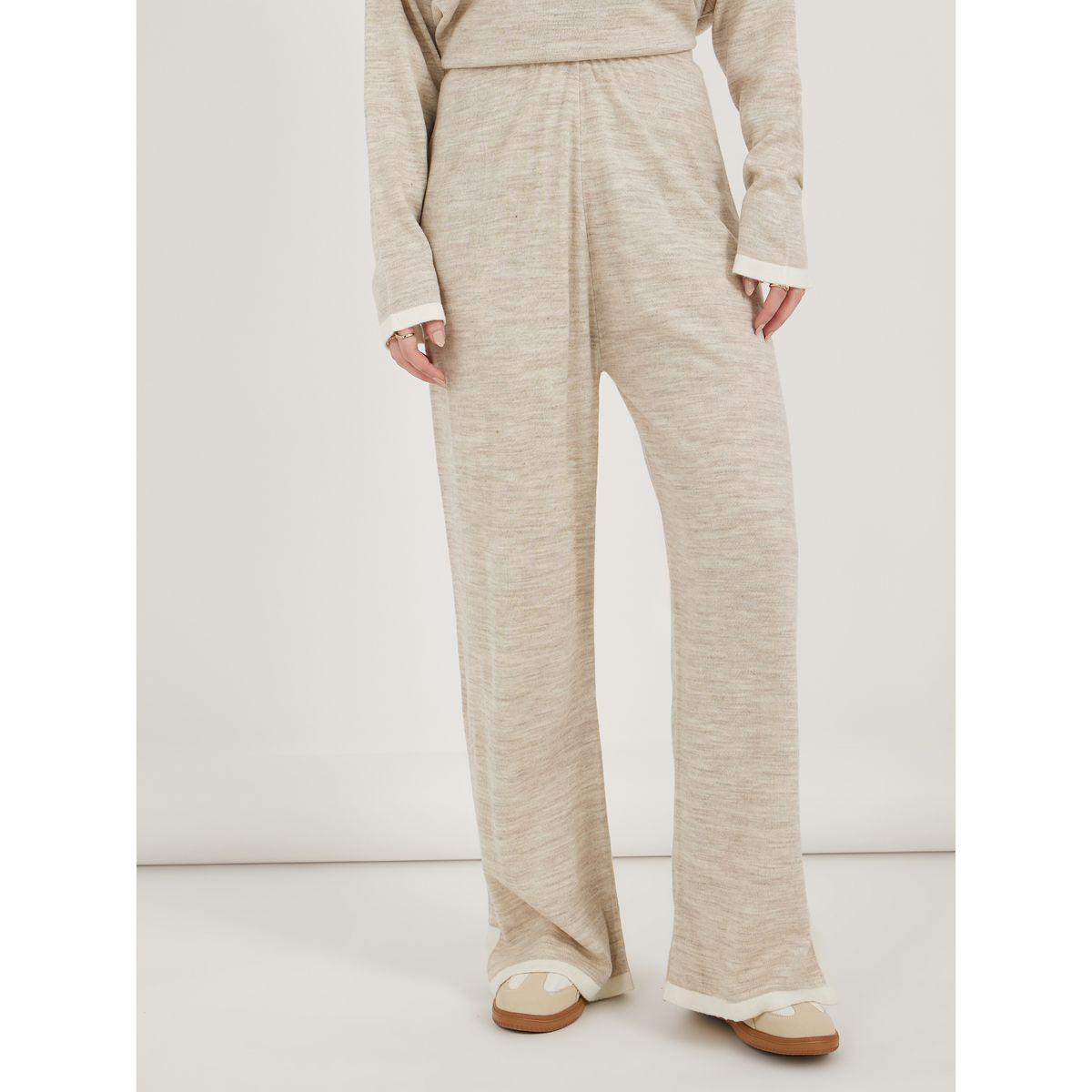 طقم منسق من بنطال بارجل واسعة وبلوزة بتفاصيل مُتباينة-women-clothing-coordsets-image-5