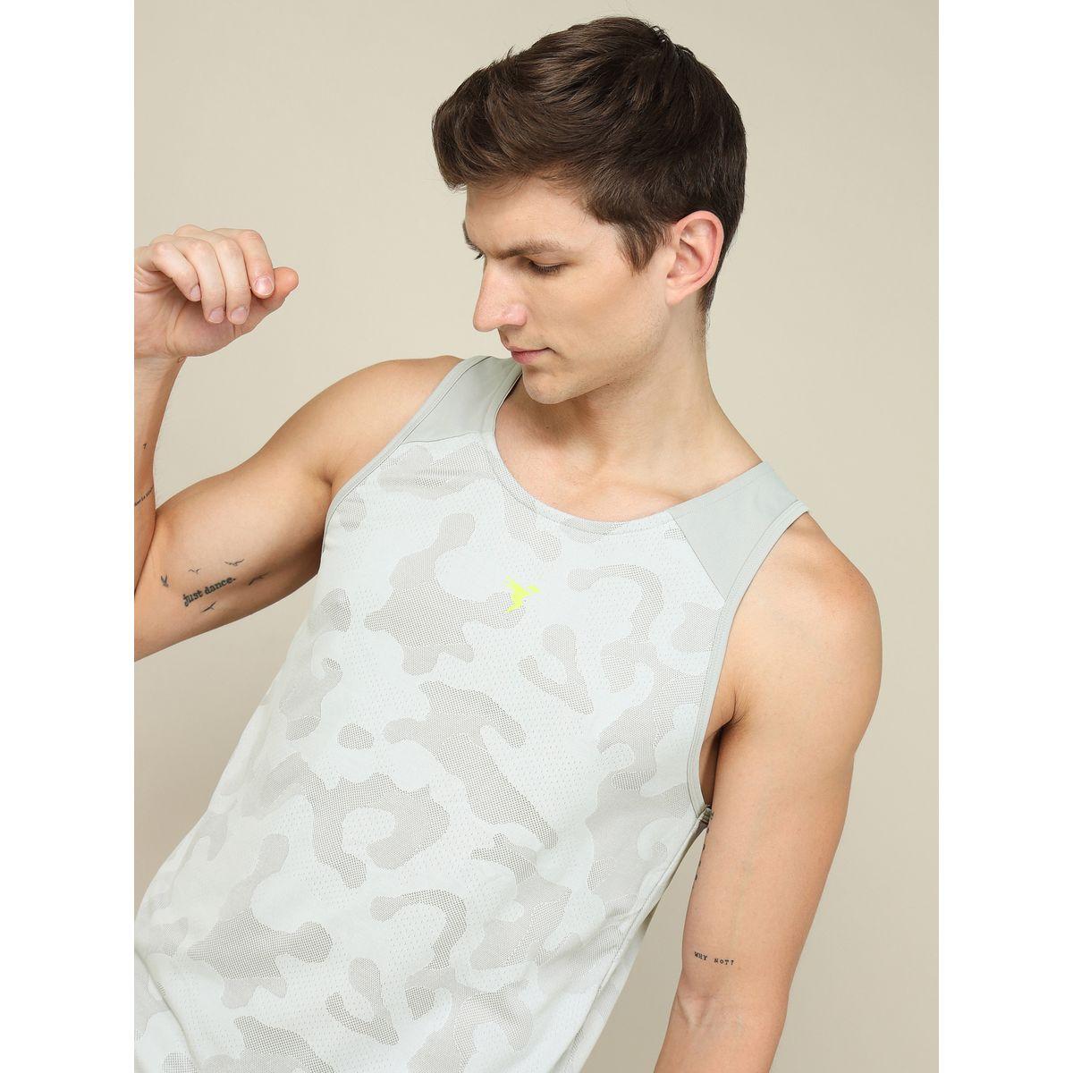 تيشيرت كت بنمط كاموفلاج وياقة سكوب تكنوسبورت × ستايلي-men-clothing-sportswearandactivewear-tshirtsandpolos-image-2