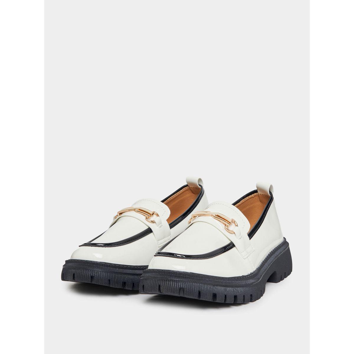 حذاء لوفرز مزين بريش صناعي وإبزيم-women-shoes-loafersandmoccasins-image-2