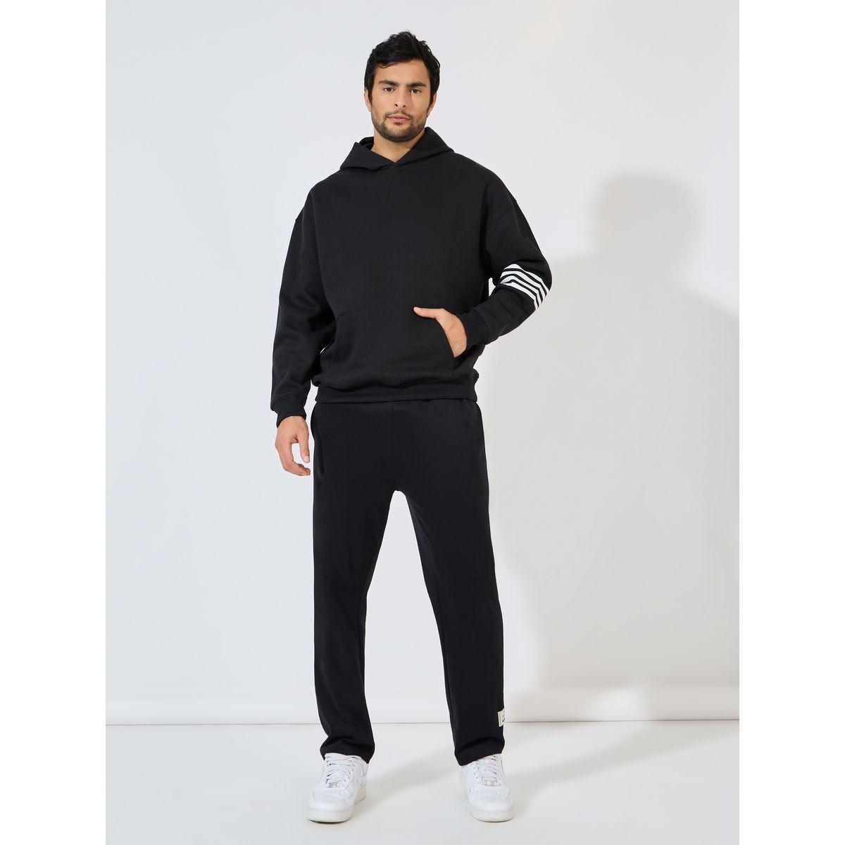 هودي فضفاض مزين بخطوط مع جيوب-men-winterwear-hoodiesandsweatshirts-image-2