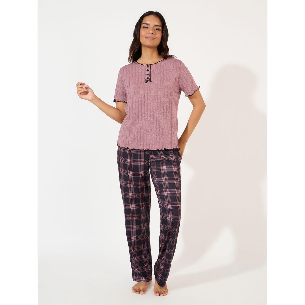 طقم من بنطال بيجاما مع تيشيرت مضلع بتفاصيل مُتباينة-women-clothing-nightwear-pyjamas-longsets-image-2