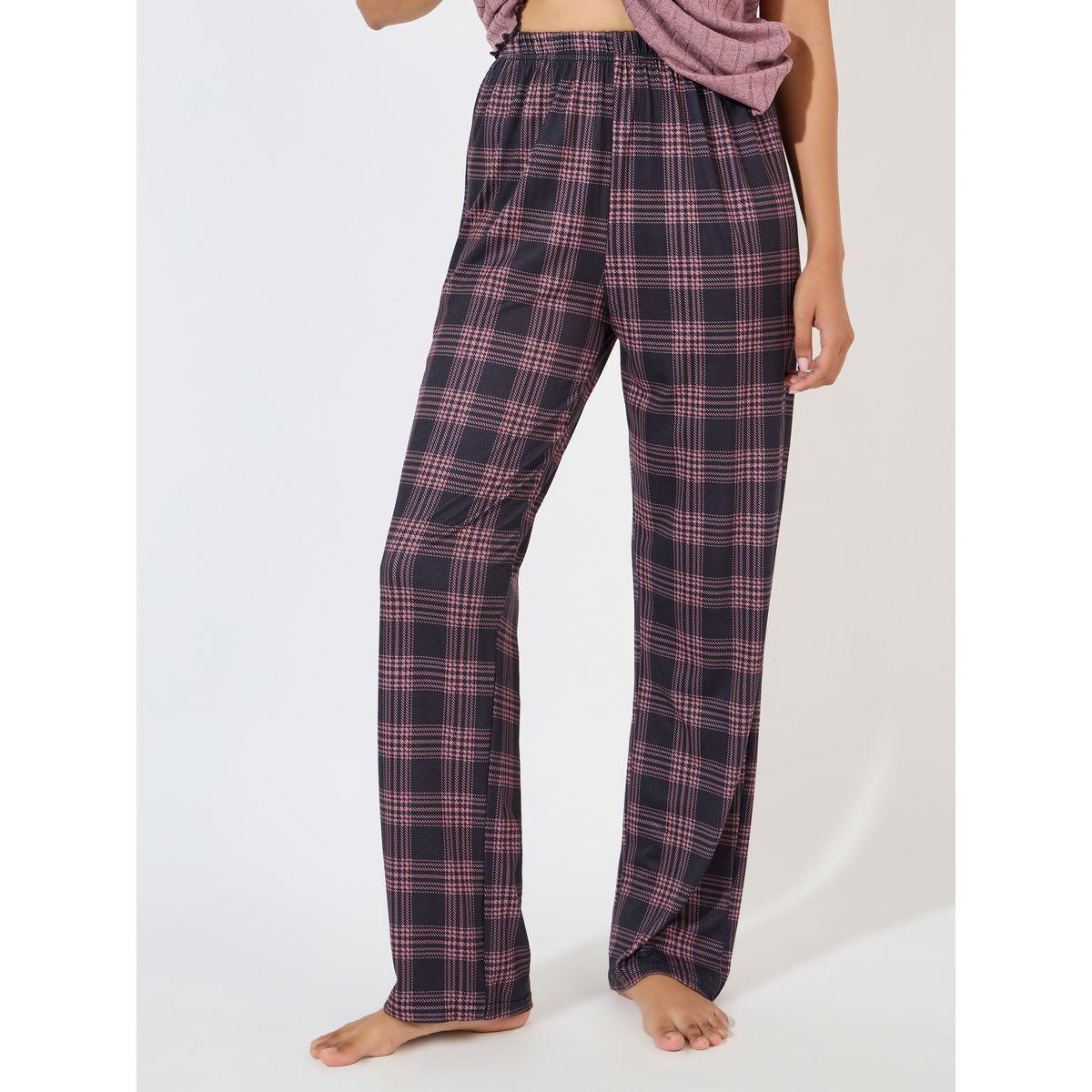 طقم من بنطال بيجاما مع تيشيرت مضلع بتفاصيل مُتباينة-women-clothing-nightwear-pyjamas-longsets-image-6