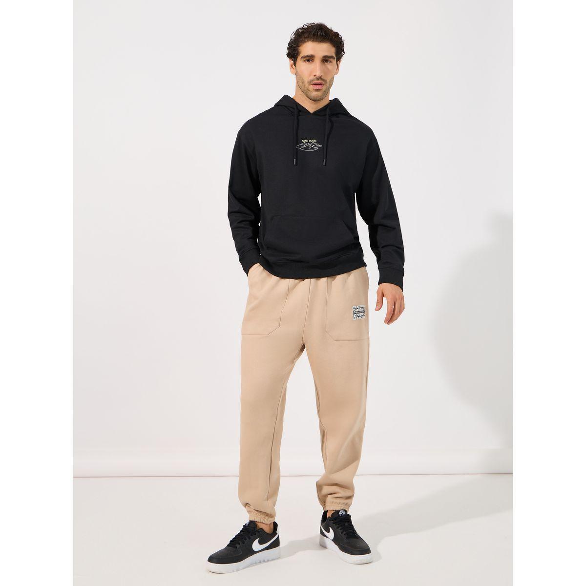 هودي بقصة مريحة وطبعة صغيرة الحجم-men-winterwear-hoodiesandsweatshirts-image-2