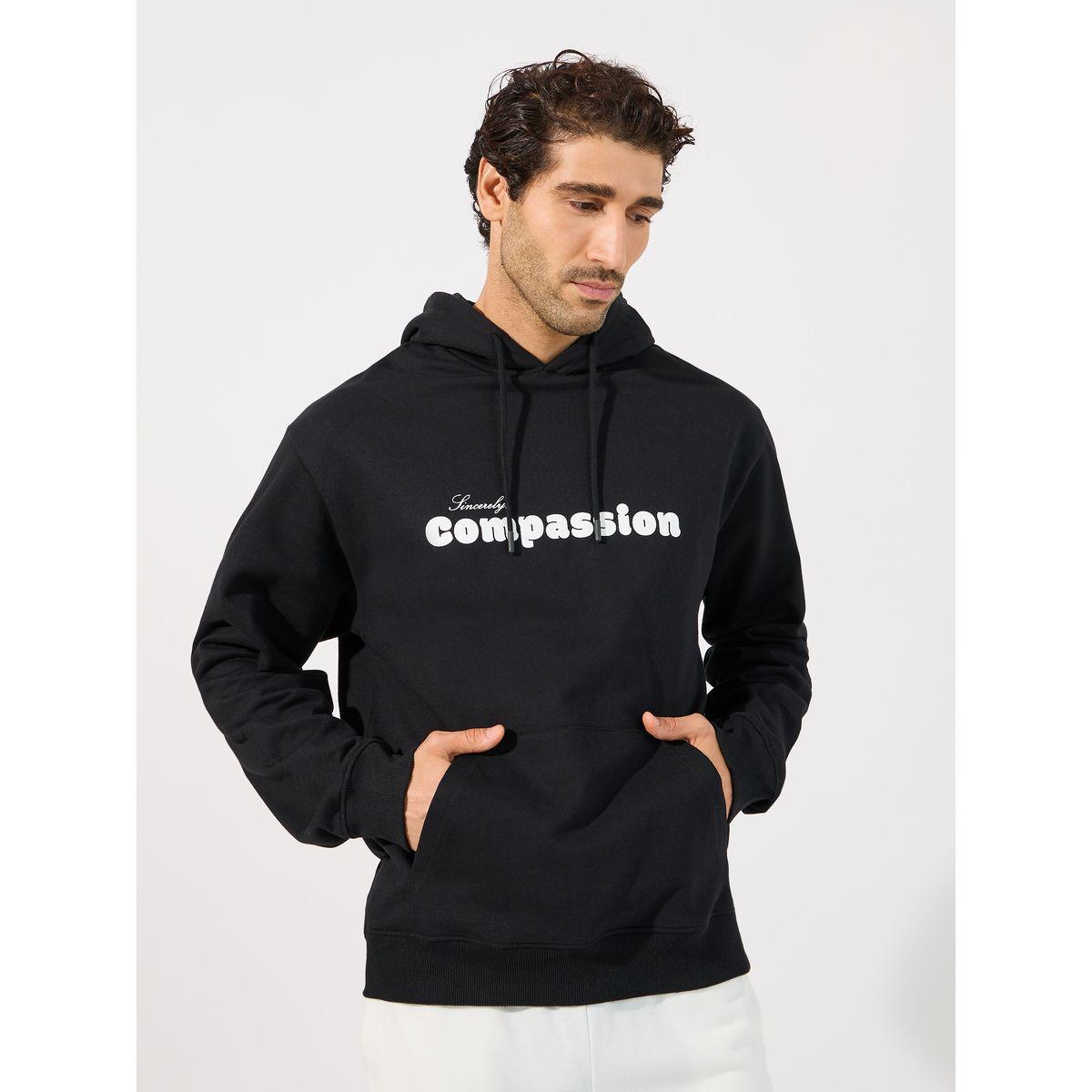 هودي بطبعة كتابة وقصة مريحة-men-winterwear-hoodiesandsweatshirts-image-1