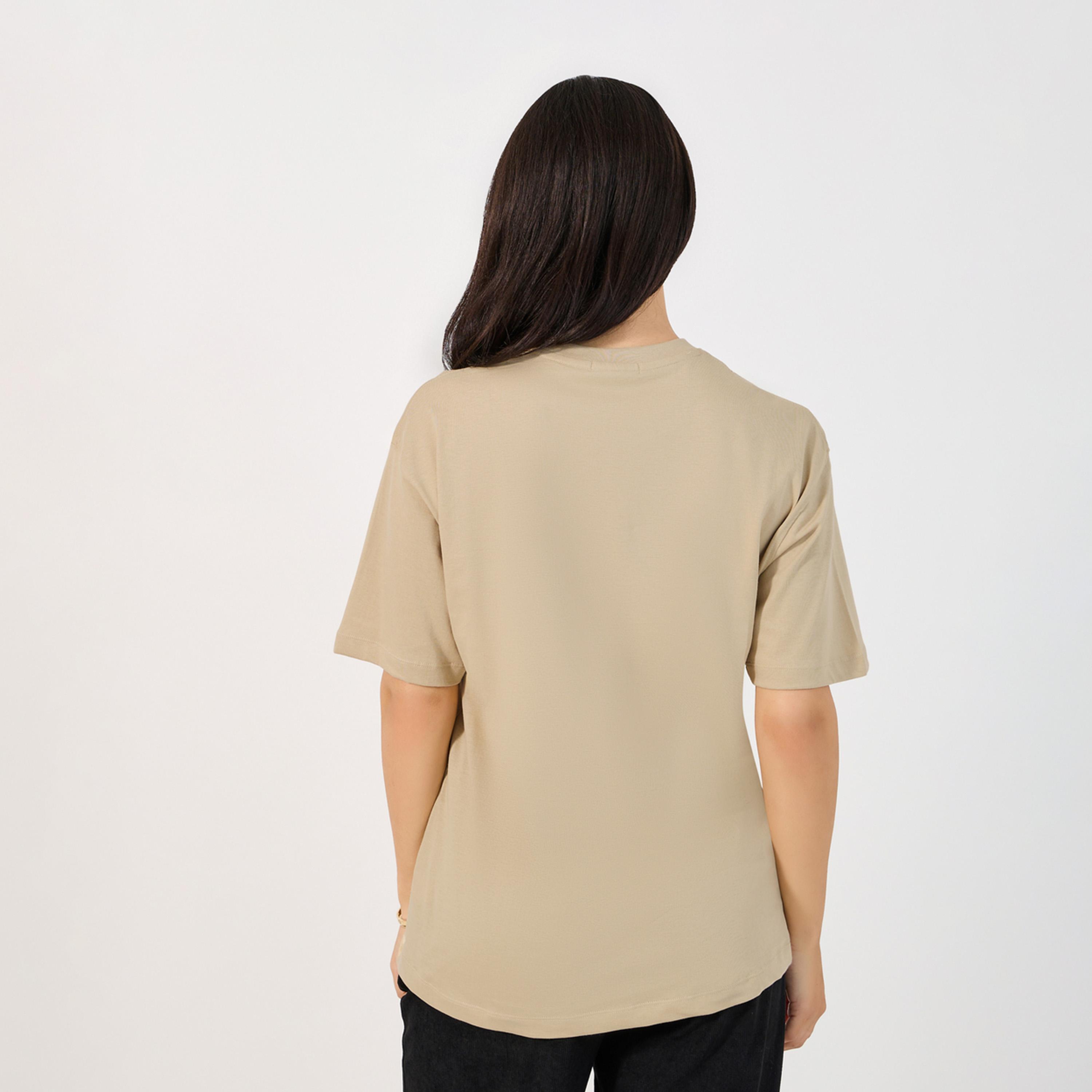 ستايلي - تي شيرت كبير الحجم بطبعة بوتس-women-clothing-tshirts-image-4