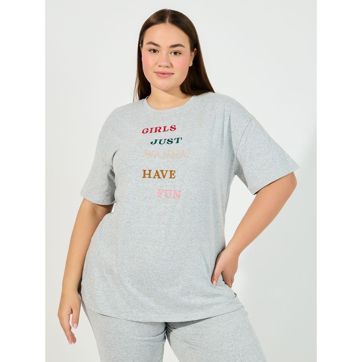 Styli Unwind Plus Size Embroidered Slogan T-Shirt & Cuffed Pyjama Set-women-clothing-nightwear-pyjamas-longsets-image-2