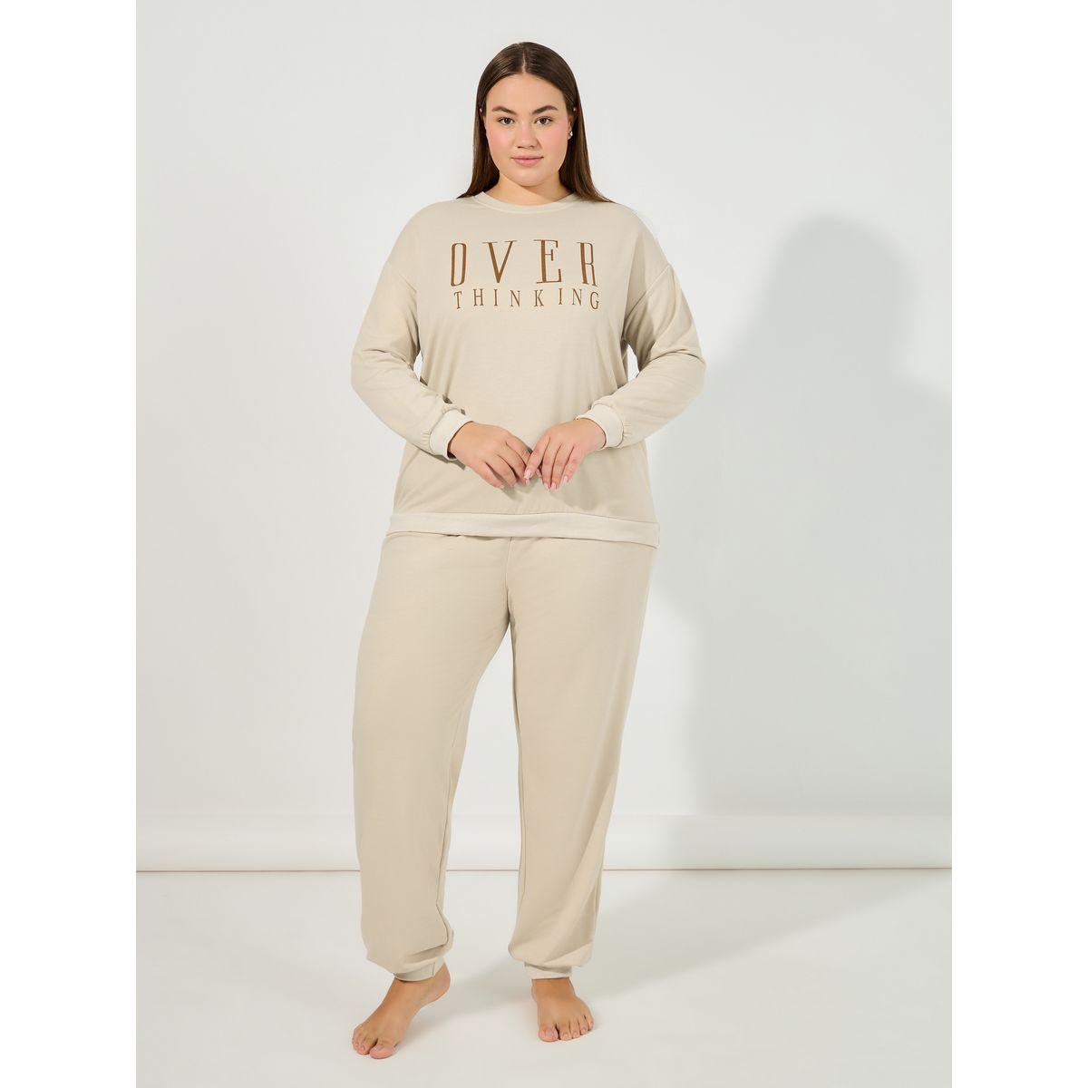 Styli Unwind Plus Size Overthinking Slogan Sweatshirt & Jogger Lounge Set-women-clothing-nightwear-pyjamas-longsets-image-1