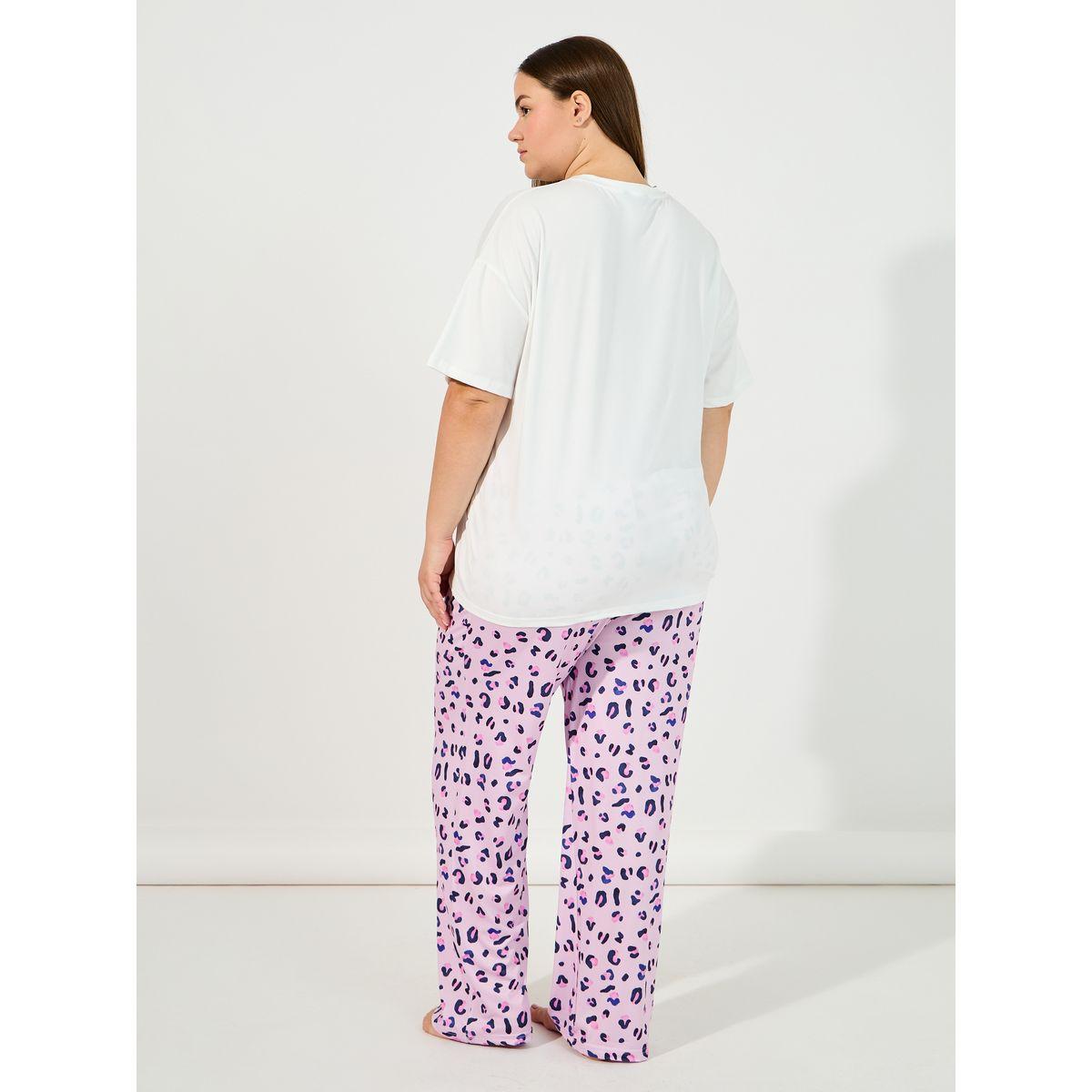 طقم من بنطال بمقاس كبير وتيشيرت بطبعة حيوان-women-clothing-nightwear-pyjamas-longsets-image-4