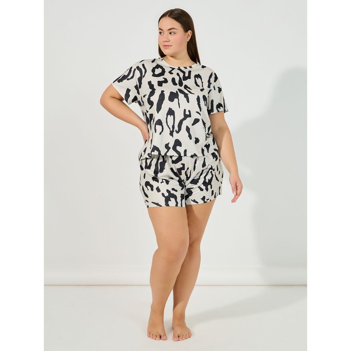 Styli Unwind Plus Size Leopard Print T-Shirt & Shorts Set-women-clothing-nightwear-pyjamas-shortsets-image-2