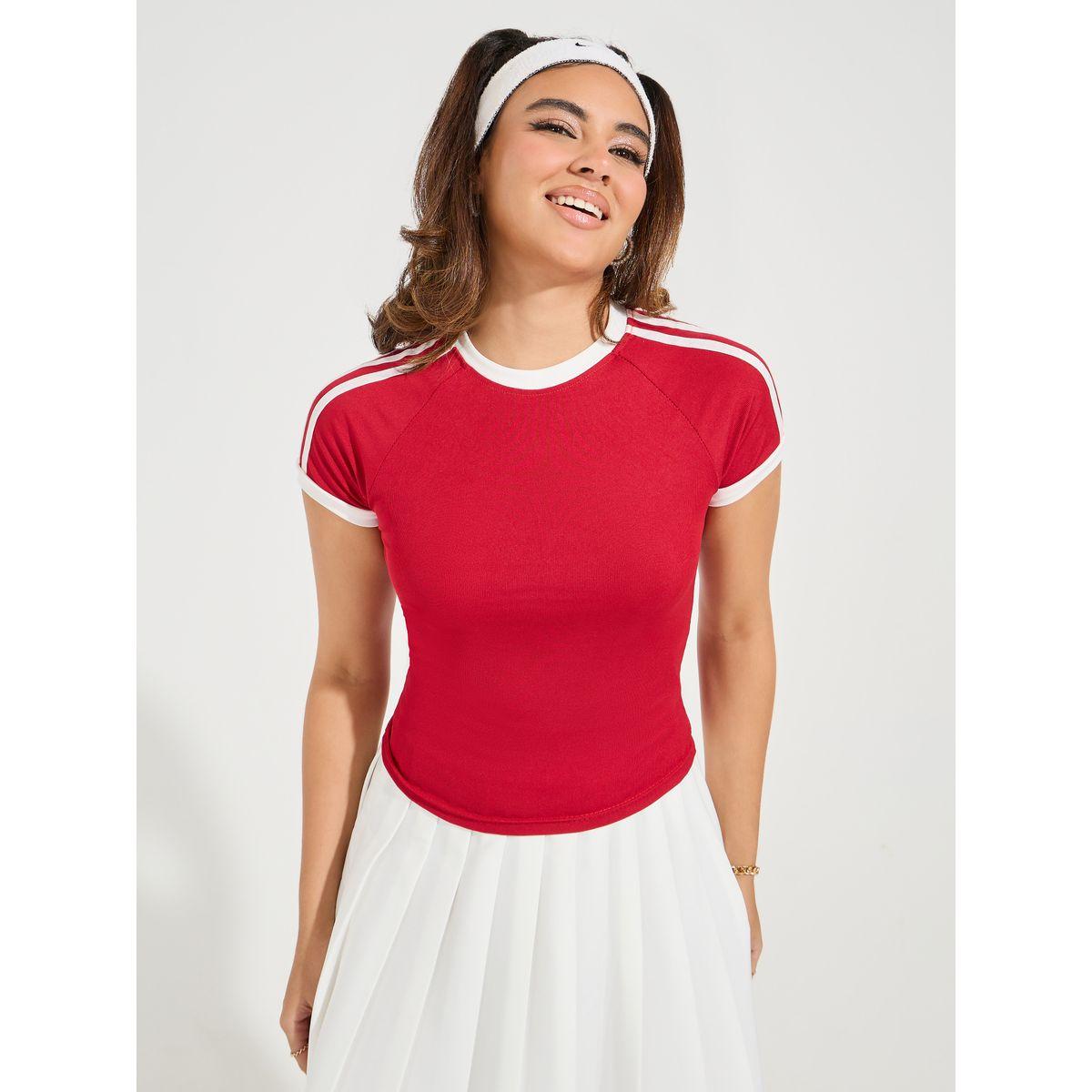 تيشيرت مُجسم بتداخلات مخططة وتفاصيل مُتباينة-women-clothing-tshirts-image-2