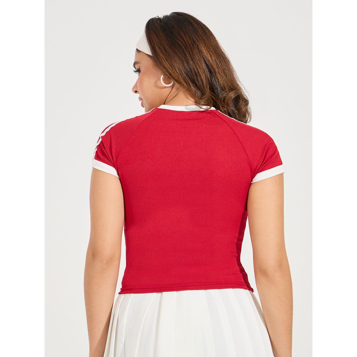 تيشيرت مُجسم بتداخلات مخططة وتفاصيل مُتباينة-women-clothing-tshirts-image-5