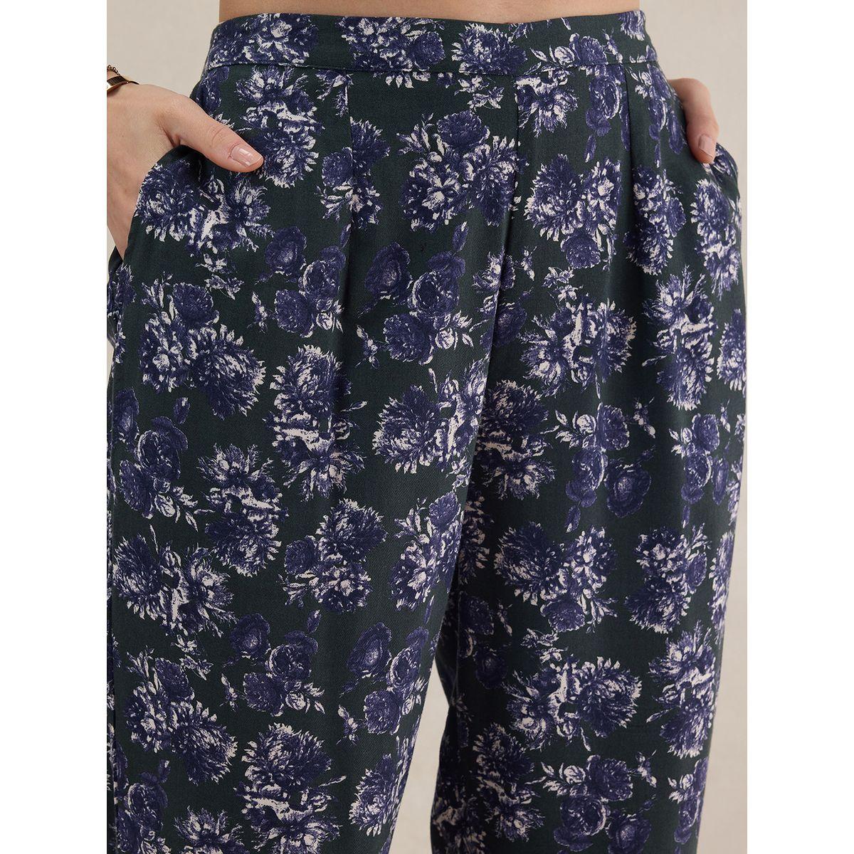 طقم منسق من بنطال مع بلوزة مطبعة بزهور ونمط لف فِميلا × ستايلي-women-clothing-coordsets-image-8