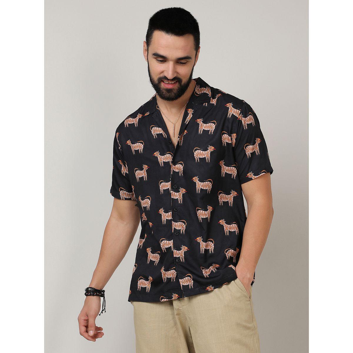 قميص بطبعة نمر مع ياقة بشق كامبوس سوترا × ستايلي-men-clothing-shirts-image-1