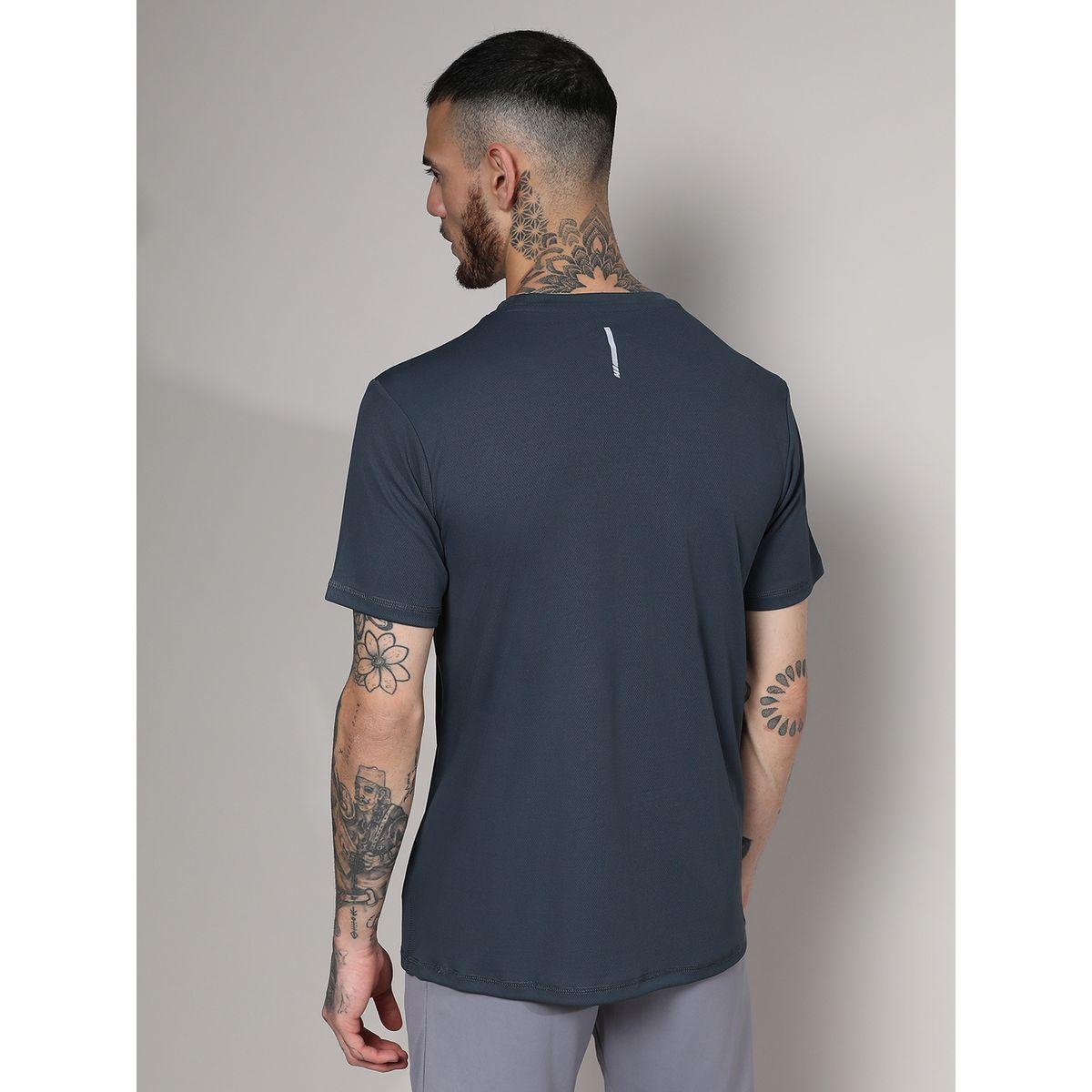 Campus Sutra X Styli  Solid Logo Detail Activewear T-Shirt-men-clothing-sportswearandactivewear-tshirtsandpolos-image-3