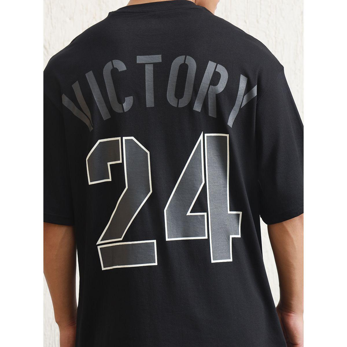 تيشيرت بقصة مريحة وطبعة جرافيك هابر هولم × ستايلي-men-clothing-tshirtsandpolos-tshirts-image-2
