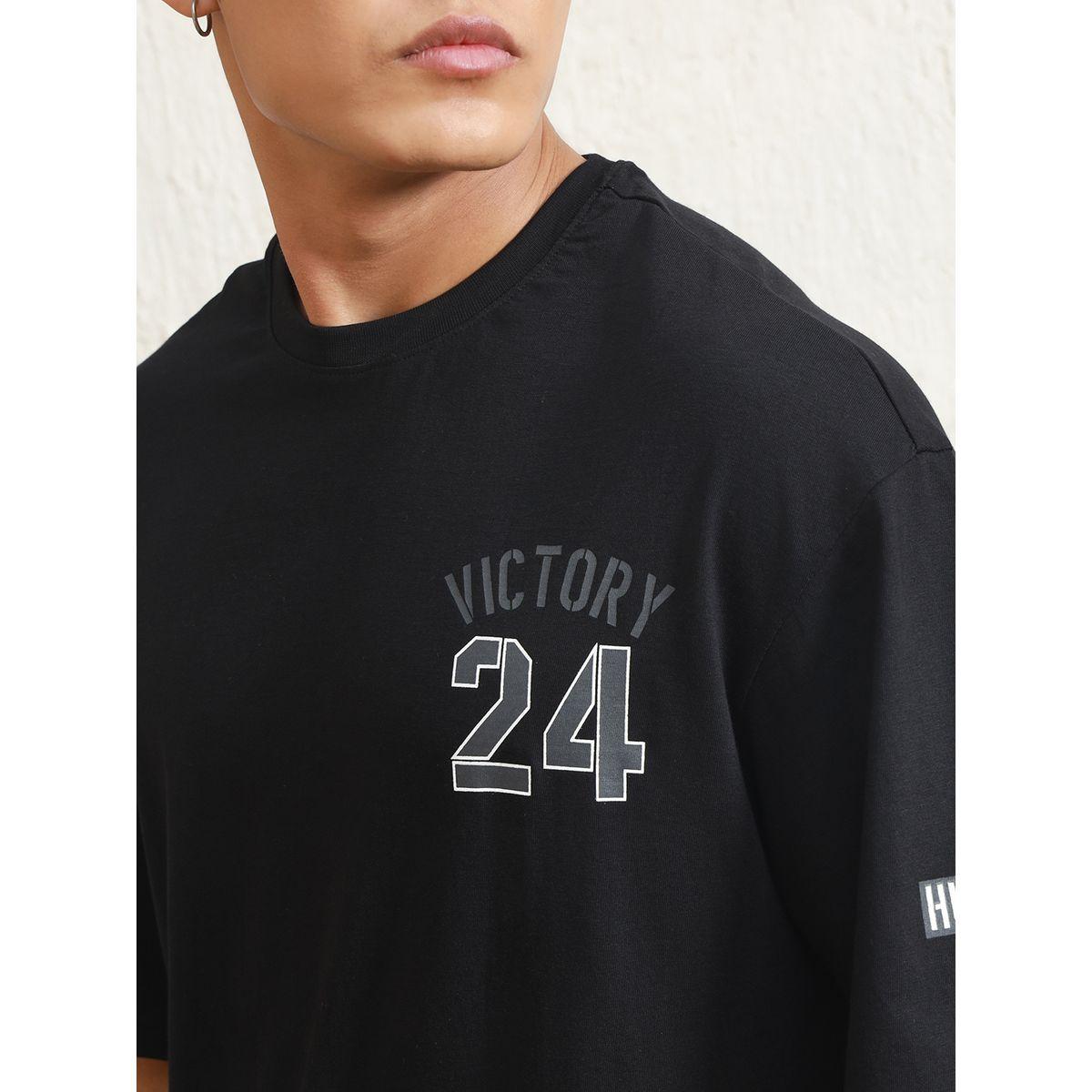 تيشيرت بقصة مريحة وطبعة جرافيك هابر هولم × ستايلي-men-clothing-tshirtsandpolos-tshirts-image-3