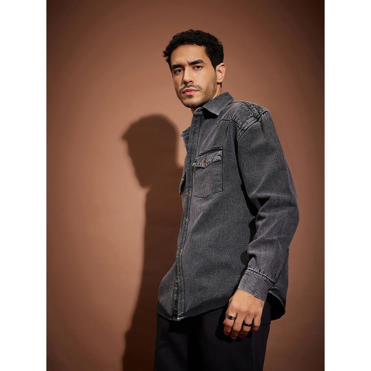 قميص دنيم فضفاض بتفاصيل مشطوفة ماسكلن ساسافراس × ستايلي-men-clothing-shirts-image-3
