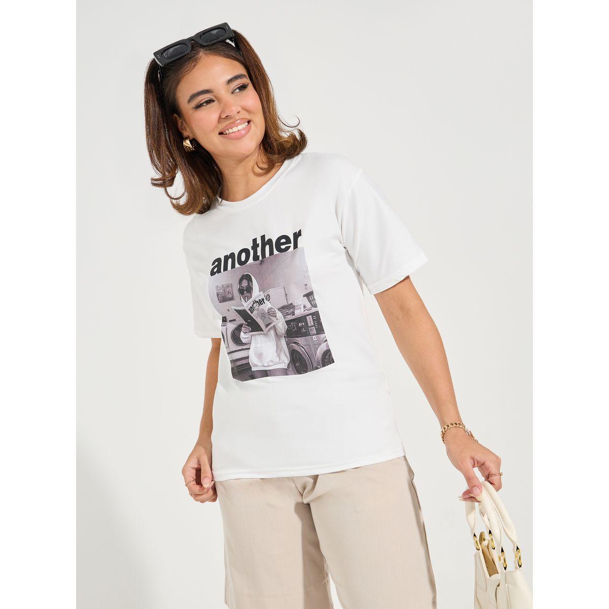 تيشيرت بقصة عادية وطبعة جرافيك-women-clothing-tshirts-image-4