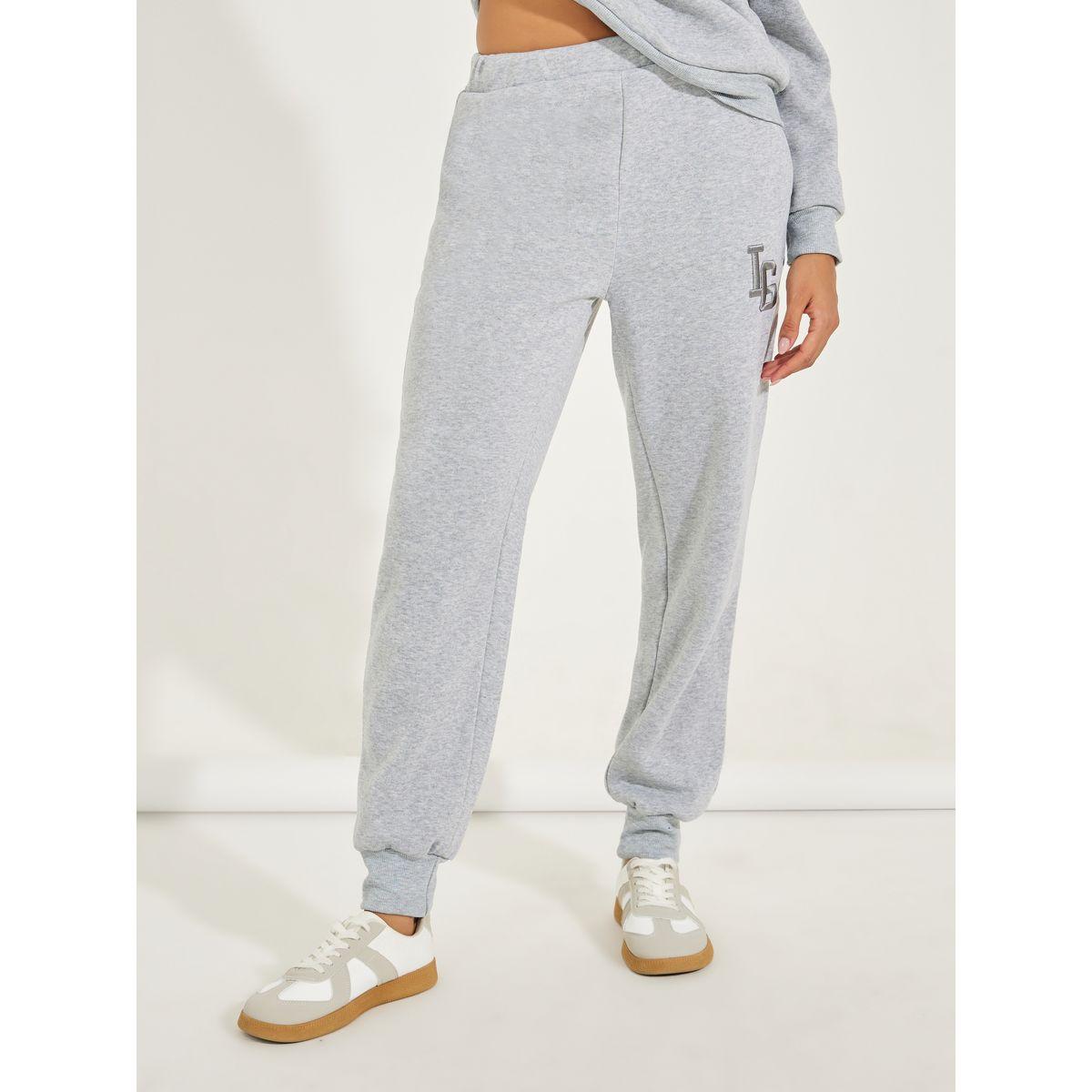 مجموعة من جوغر مع سويت شيرت بتفاصيل مُطرّزة-women-clothing-coordsets-image-5