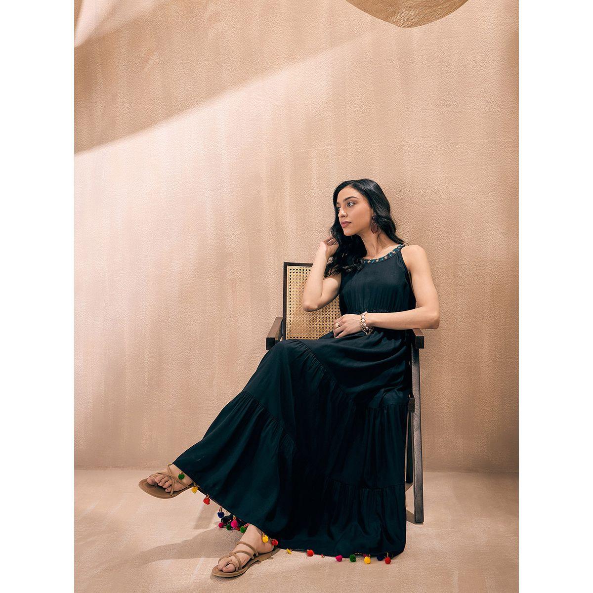 فستان طويل بتفاصيل مُطرّزة وكسرات ساسافراس × ستايلي-women-clothing-dresses-image-7