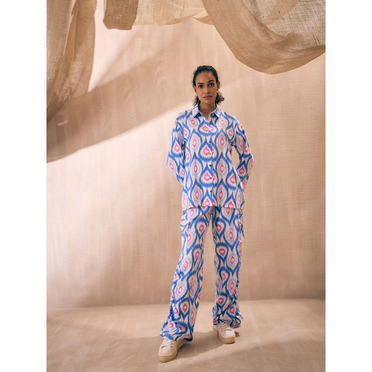 طقم منسق من بنطال كارجو مع بلوزة بطبعة ايكات ساسافراس × ستايلي-women-clothing-coordsets-image-11