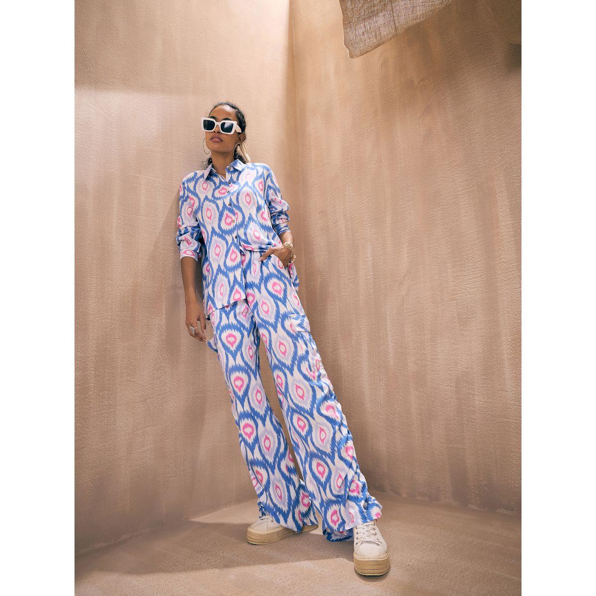 طقم منسق من بنطال كارجو مع بلوزة بطبعة ايكات ساسافراس × ستايلي-women-clothing-coordsets-image-3