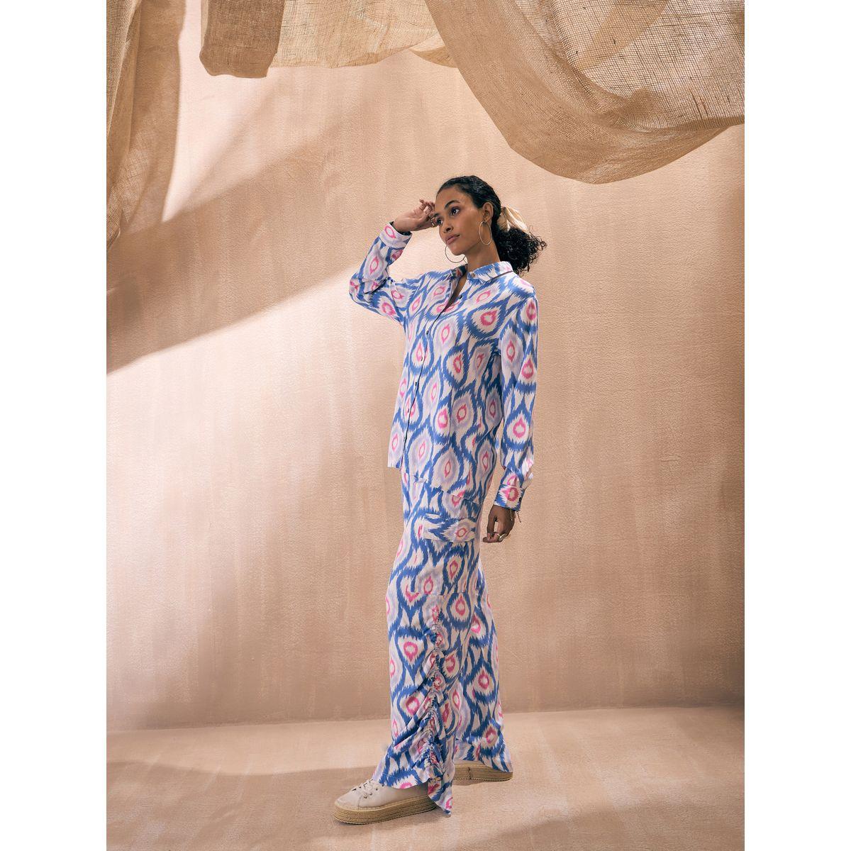 طقم منسق من بنطال كارجو مع بلوزة بطبعة ايكات ساسافراس × ستايلي-women-clothing-coordsets-image-5